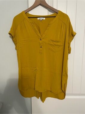 Rose & Olive Rayon V-Neck Short Sleeve Blouse in Mustard